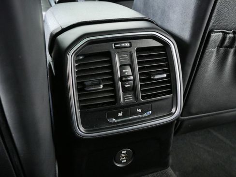 Used 2018 Porsche Macan AWD/4WD image 24