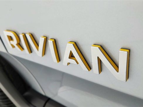 Used 2023 Rivian R1S Adventure image 17