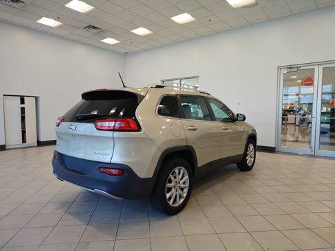 Used 2015 Jeep Cherokee Limited AWD/4WD image 2