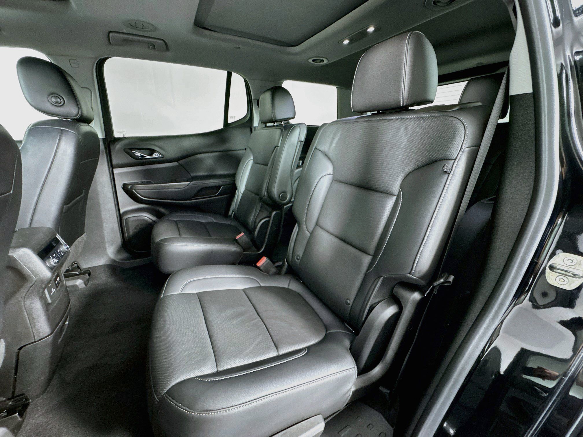Used 2021 GMC Acadia SLT w/ Technology Package FWD image 24