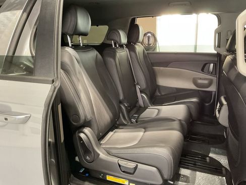 New 2026 Kia Carnival EX FWD image 21