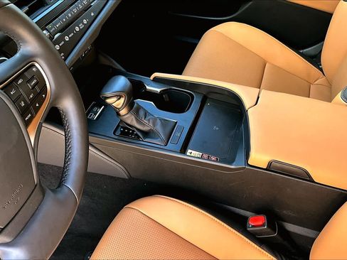 Used 2025 Lexus ES 350 w/ Premium Package FWD image 17