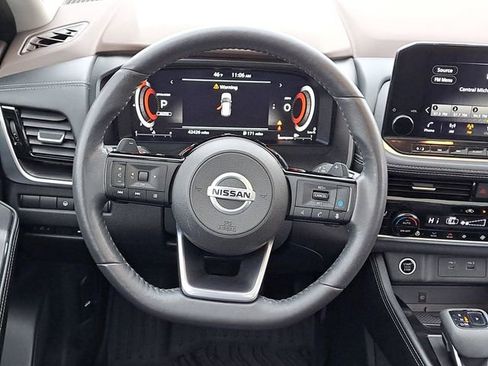 Used 2021 Nissan Rogue Platinum image 25