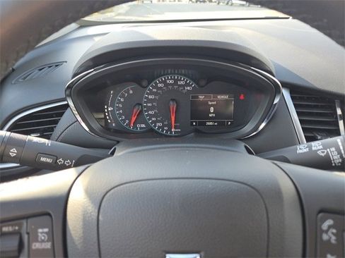 Used 2022 Chevrolet Trax LT w/ LT Convenience Package image 29