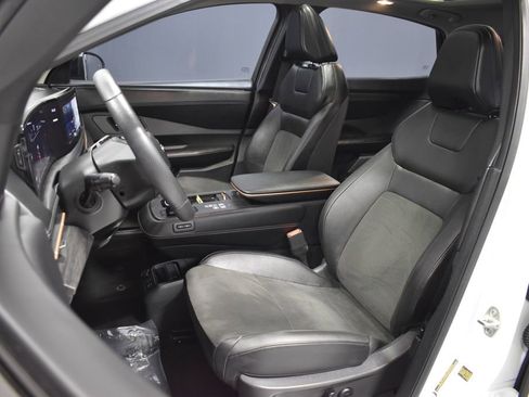 Certified 2024 Nissan Ariya AWD image 5