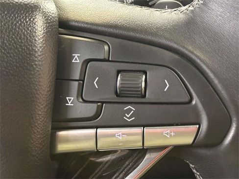 Used 2025 Cadillac XT6 Premium Luxury image 22