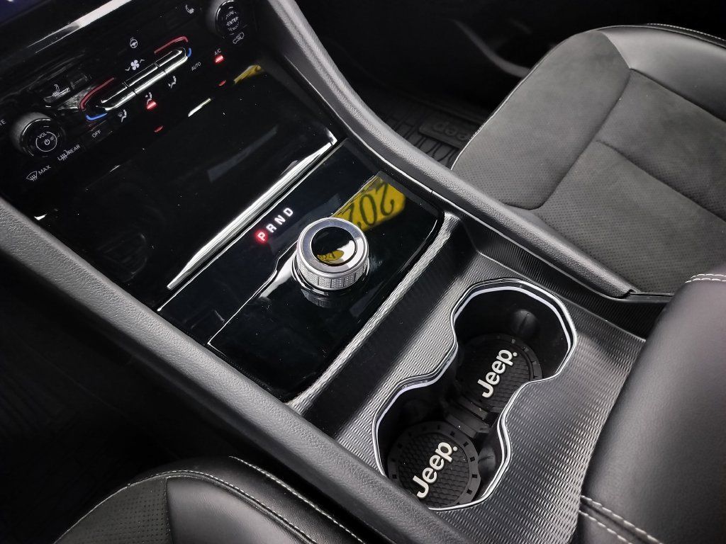 Used 2024 Jeep Grand Cherokee Altitude RWD image 17