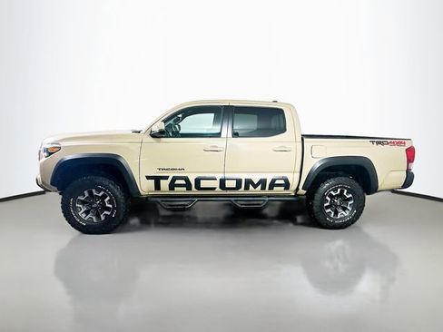 Used 2017 Toyota Tacoma TRD Sport image 9