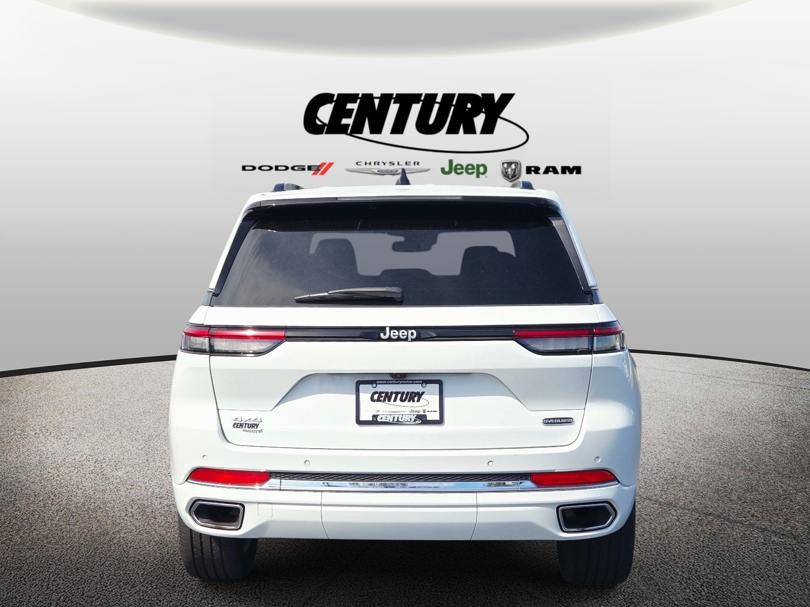 Used 2025 Jeep Grand Cherokee Overland AWD/4WD image 5