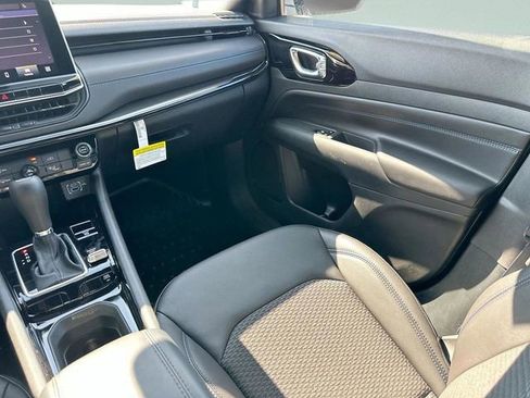 New 2026 Jeep Compass Latitude image 14