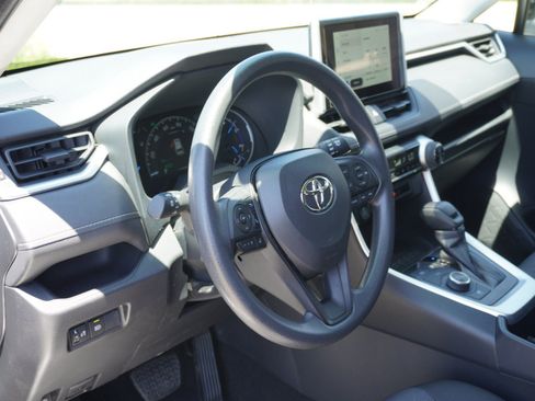 Used 2025 Toyota RAV4 XLE AWD/4WD image 20
