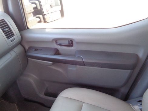 Used 2019 Nissan NV 3500 SL RWD image 36