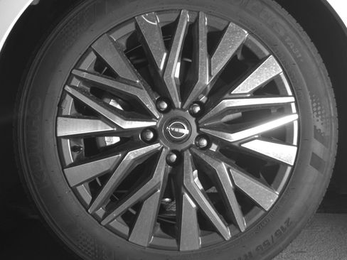 Used 2025 Nissan Altima 2.5 SV FWD image 12