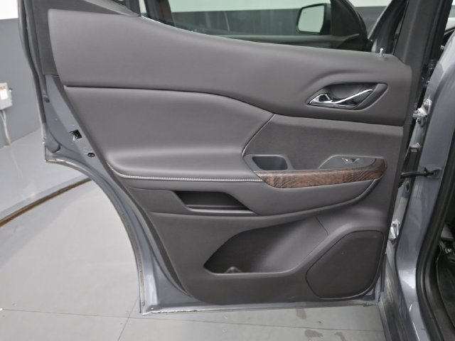 Used 2022 GMC Acadia Denali w/ Denali Ultimate Package AWD/4WD image 16