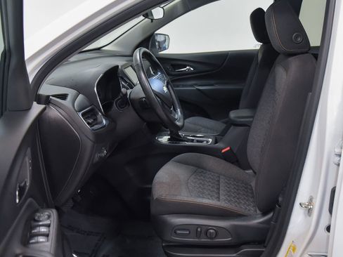 Used 2024 Chevrolet Equinox LT FWD image 2