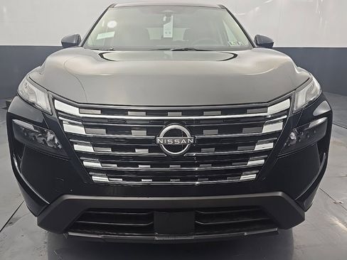 New 2025 Nissan Rogue SV image 2