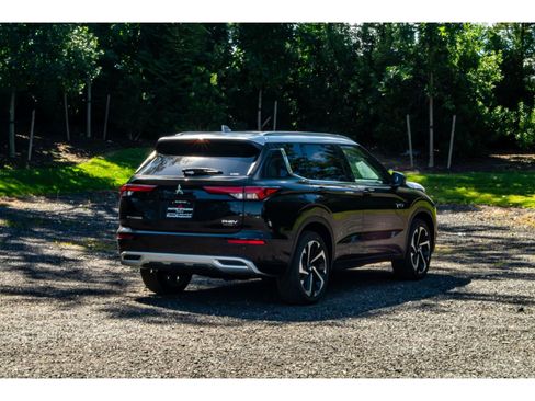 New 2025 Mitsubishi Outlander image 9