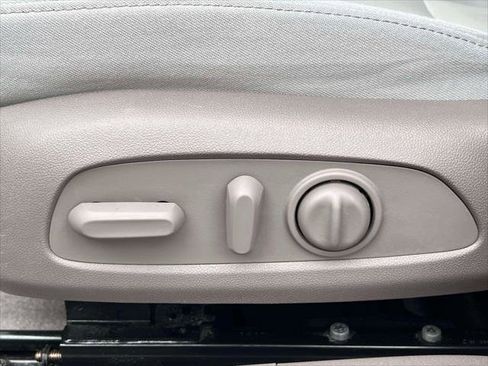 Used 2018 Chevrolet Malibu LT image 16