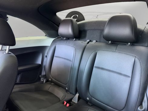 Used 2019 Volkswagen Beetle 2.0T SE FWD image 13