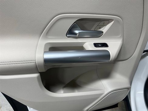 Used 2025 Mercedes-Benz GLA 250 4MATIC image 24