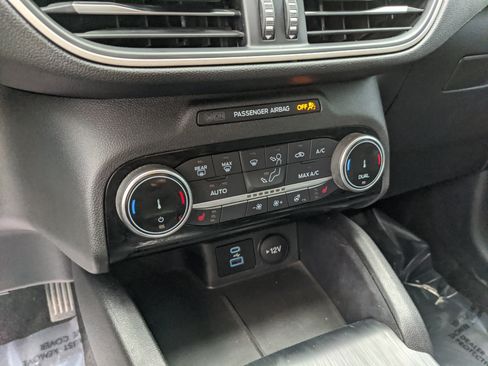 Certified 2022 Ford Escape SEL image 29