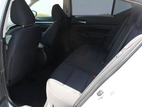 Used 2022 Nissan Altima 2.5 SV FWD image 12