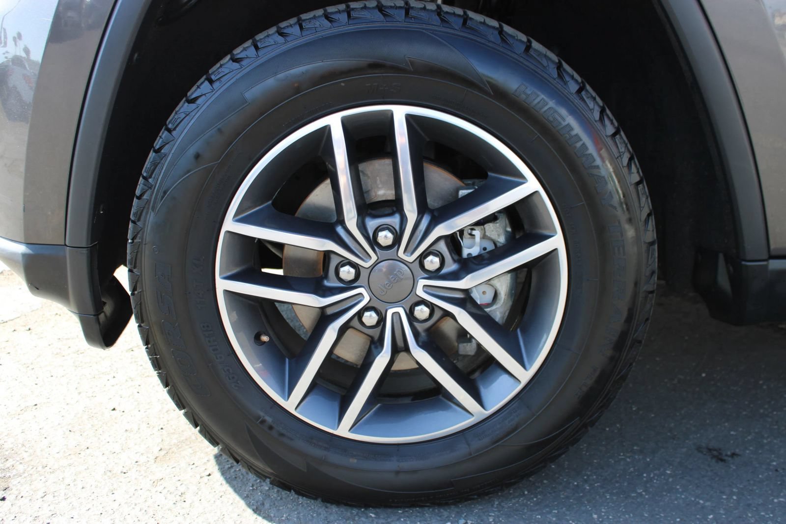 Used 2019 Jeep Grand Cherokee Limited AWD/4WD image 24