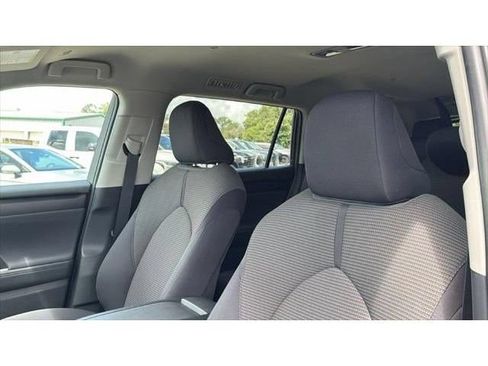 Certified 2025 Toyota Highlander LE FWD image 21