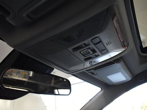 Used 2022 Toyota RAV4 XLE Premium image 31