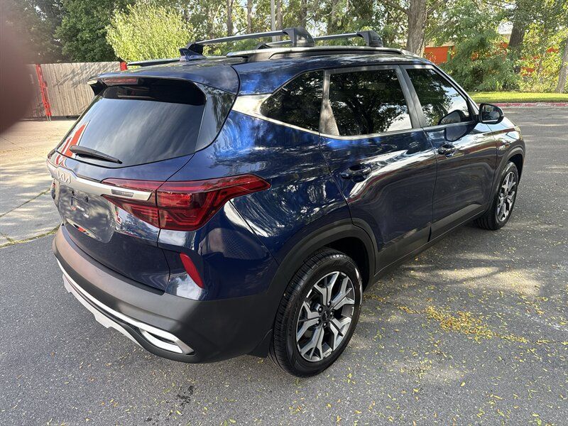 Used 2022 Kia Seltos EX AWD/4WD image 4