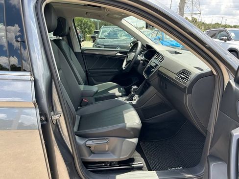 Certified 2023 Volkswagen Tiguan SE w/ Panoramic Sunroof Package FWD image 39