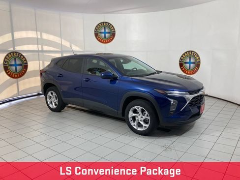 Used 2024 Chevrolet Trax LS w/ LS Convenience Package FWD image 9