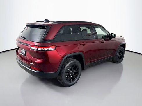 New 2025 Jeep Grand Cherokee Altitude image 7