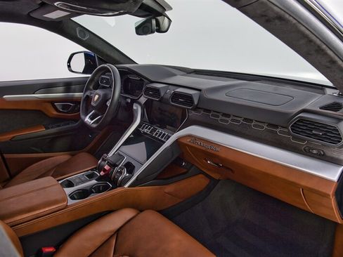 Used 2022 Lamborghini Urus AWD/4WD image 32