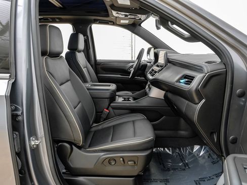 Used 2022 GMC Yukon XL SLT w/ SLT Premium Package image 33