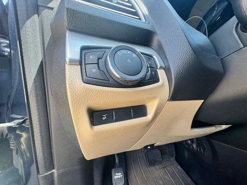Used 2017 Ford Explorer XLT w/ Equipment Group 202A FWD image 19