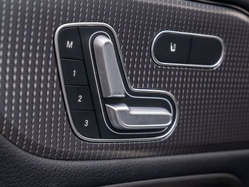 Used 2021 Mercedes-Benz GLB 250 4MATIC w/ Premium Package image 15