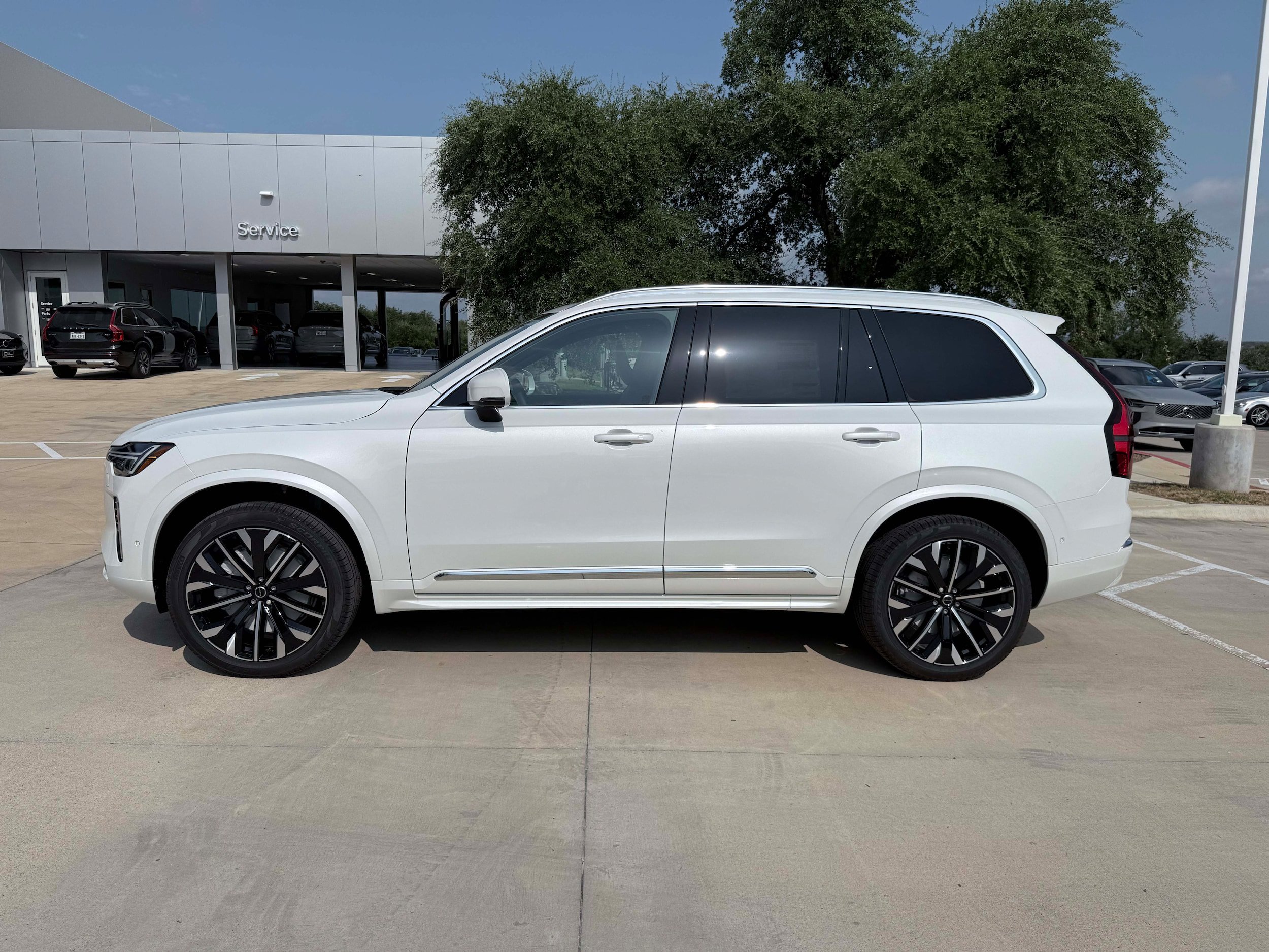 New 2026 Volvo XC90 B6 Plus w/ Protection Package Premier AWD/4WD image 3