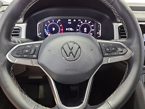 Certified 2022 Volkswagen Atlas Cross Sport SE w/ Panoramic Sunroof Package AWD/4WD image 21