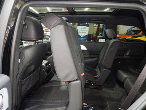 Used 2024 Mercedes-Benz GLS 450 4MATIC image 36