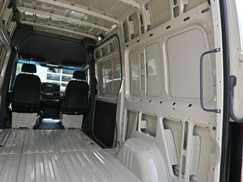 Used 2024 Mercedes-Benz Sprinter 2500 image 28