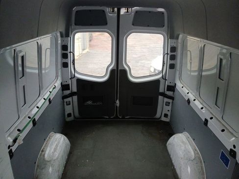 Used 2018 Mercedes-Benz Sprinter 2500 image 5