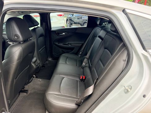 Used 2019 Chevrolet Malibu LT w/ Leather Package FWD image 12