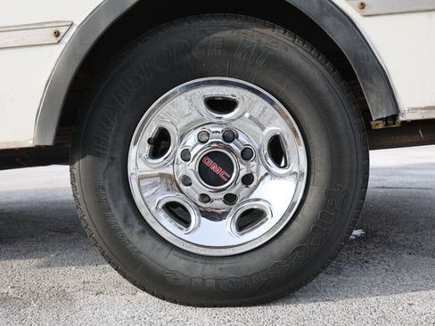 Used 2004 GMC Savana 3500 image 8