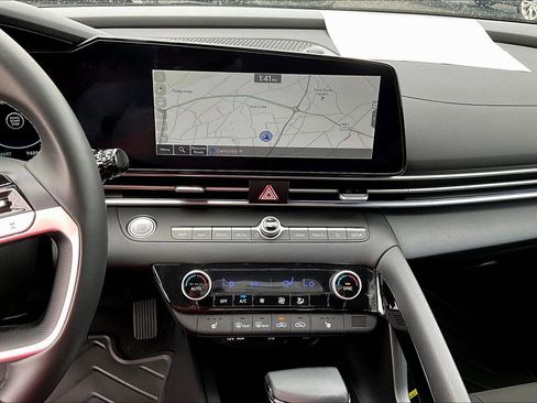 Used 2025 Hyundai Elantra SEL image 5
