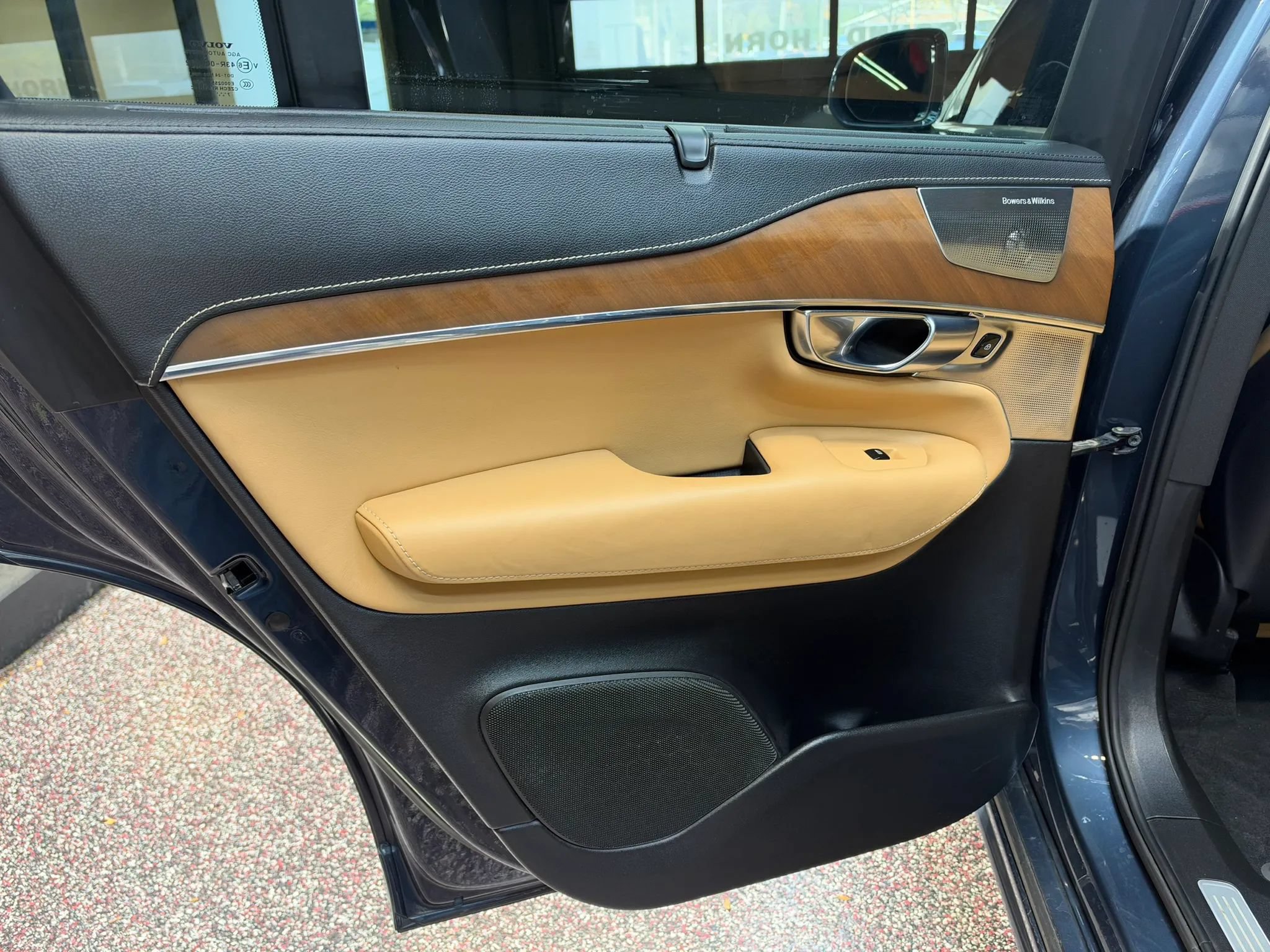 Used 2018 Volvo XC90 T8 Inscription w/ Convenience Package AWD/4WD image 21
