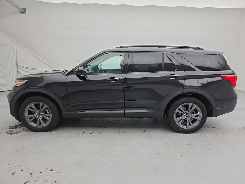 Used 2022 Ford Explorer XLT w/ Equipment Group 202A AWD/4WD image 7