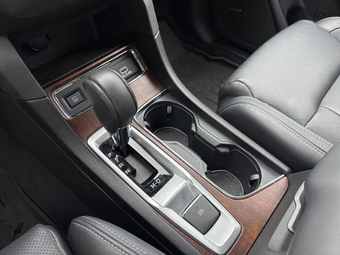 Used 2023 Subaru Ascent Touring AWD/4WD image 19
