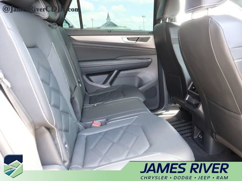 Used 2024 Volkswagen Atlas Cross Sport SE FWD image 12