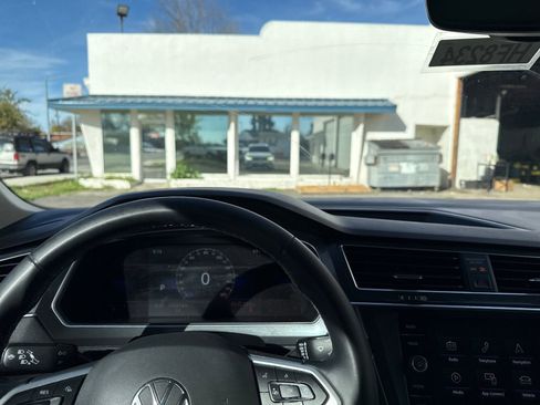 Used 2022 Volkswagen Tiguan SE image 13